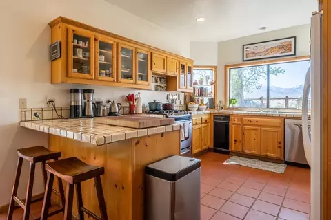 150 Hardy, Bishop, CA 93514 photo 9
