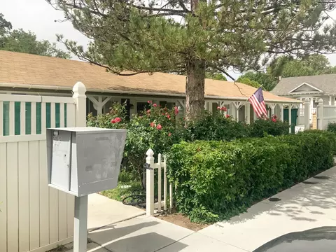 262 Grove St, Bishop, CA 93514 photo 2