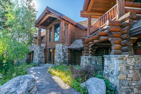 420 Le Verne St, Mammoth Lakes, CA 93546