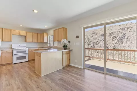 89 Bir Rd, Bishop, CA 93514 photo 2