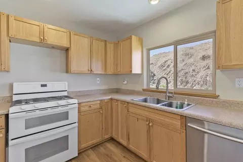 89 Bir Rd, Bishop, CA 93514 photo 4
