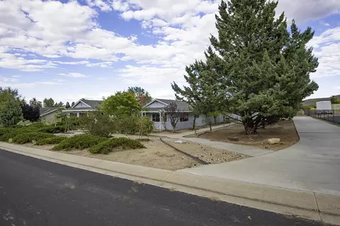 242 Apollo Cir, Bishop, CA 93514 photo 4