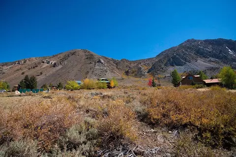 104 Iris Dr, Bishop, CA 93514 photo 1