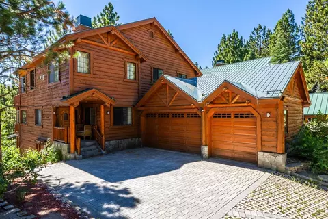 585 Majestic Pines Dr, Mammoth Lakes, CA 93546