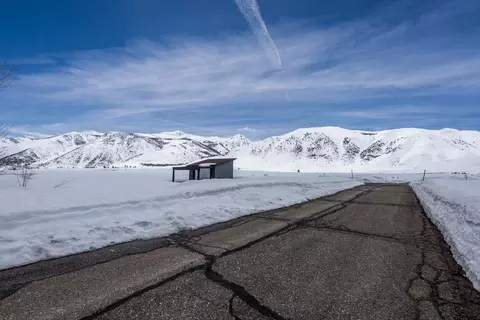15 Wilson Creek Rd, Lee Vining, CA 93541