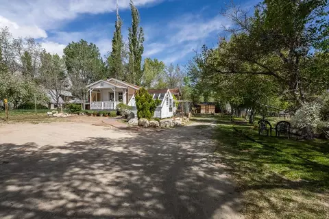 220 Ocean View Rd, Bishop, CA 93514