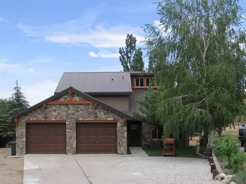 107 Elderberry Ln, Crowley Lake, CA 93546