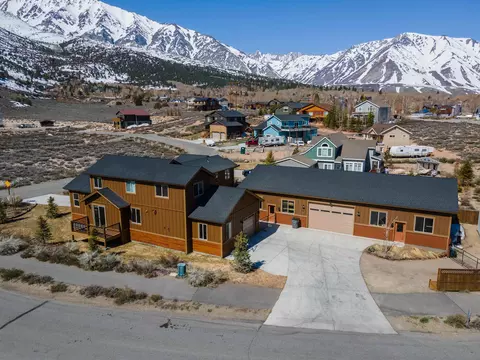 16 Hidden Canyon Ct, Crowley Lake, CA 93546