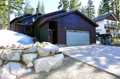 108 Ridgecrest Dr, Mammoth Lakes, CA 93546