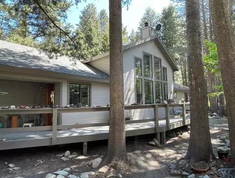 138 Dream Mountain Dr, June Lake, CA 93529