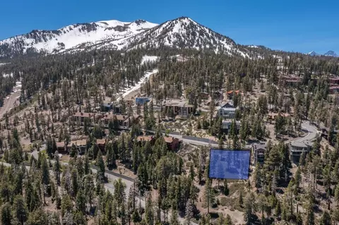 33 Bridges Ln, Mammoth Lakes, CA 93546