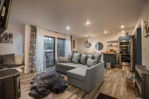 1629 Majestic Pines Apt 5 Dr #5, Mammoth Lakes, CA 93546