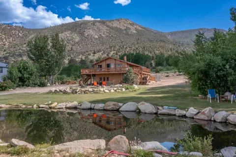 221 Hilton Creek Dr, Crowley Lake, CA 93546