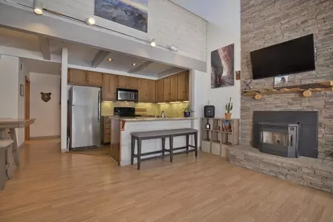 141 Arrowhead Apt 7 Dr #7, Mammoth Lakes, CA 93546