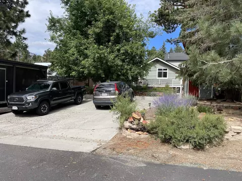 129 Sunny Slope Rd, Mammoth Lakes, CA 93546