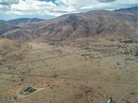 480 Camp Antelope Rd, Coleville, CA 96107