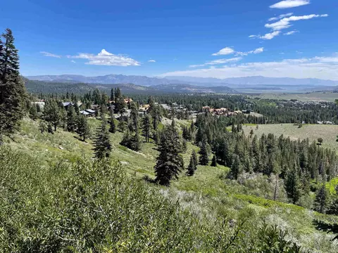 65 Juniper Ct, Mammoth Lakes, CA 93546