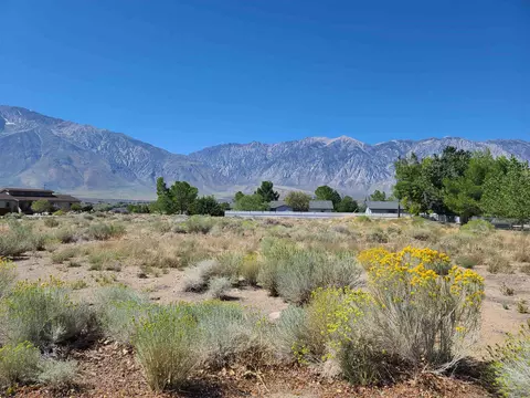 494 Arboles Dr, Bishop, CA 93514 photo 2