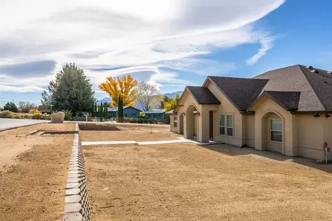 295 Arboles, Bishop, CA 93514 photo 3
