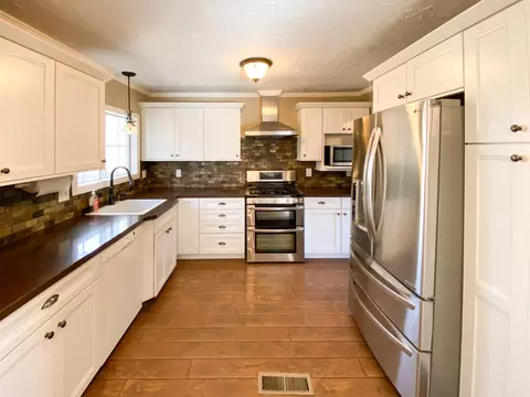 251 Center St, Big Pine, CA 93513 photo 4