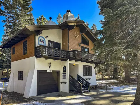 53 Twin Lakes Ln, Mammoth Lakes, CA 93546