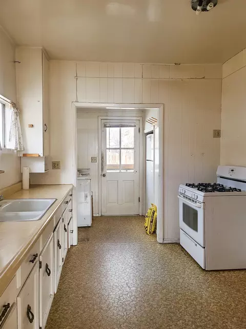 181 Dewey St, Big Pine, CA 93513 photo 4