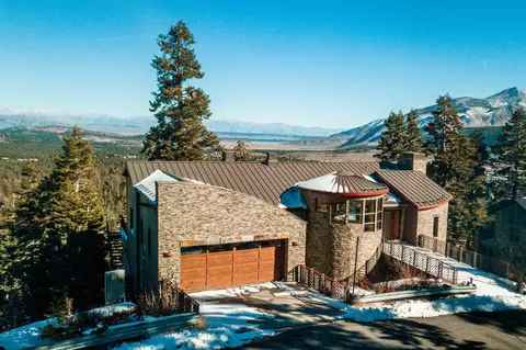 37 Bridges Ln, Mammoth Lakes, CA 93546