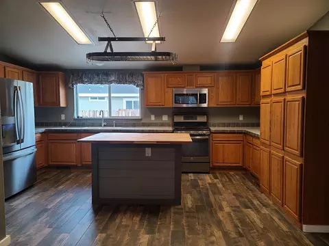127 Johnston Dr, Bishop, CA 93514 photo 3