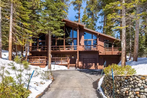 40 Kitzbuhel Pl, Mammoth Lakes, CA 93546