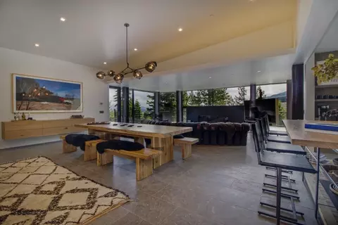 69 Badger Rd, Mammoth Lakes, CA 93546
