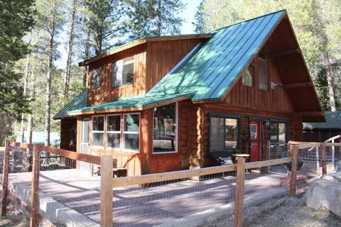 769 Minaret Rd, June Lake, CA 93529