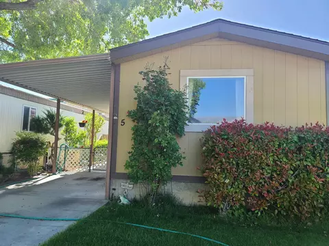 198 Maciver Spc Apt 5 St, Bishop, CA 93514