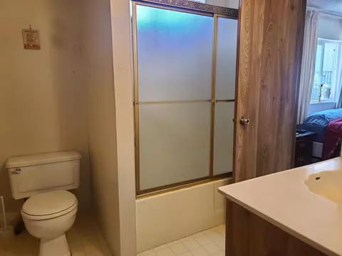 198 Maciver Spc Apt 5 St, Bishop, CA 93514 photo 4