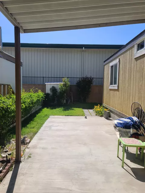 198 Maciver Spc Apt 5 St, Bishop, CA 93514 photo 2