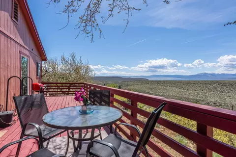 148 Peeler Lake Dr, Mono City, CA 93541