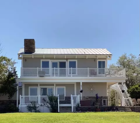 95 Lakeside Dr, Bridgeport, CA 93517