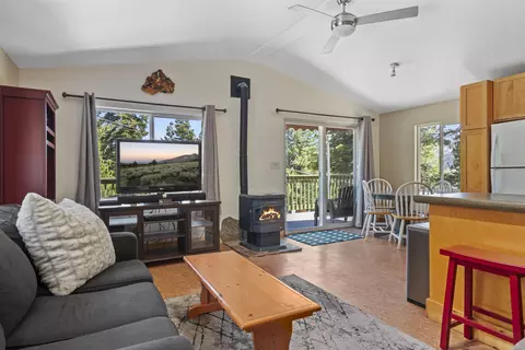 411 Pinecrest Ave, Mammoth Lakes, CA 93546