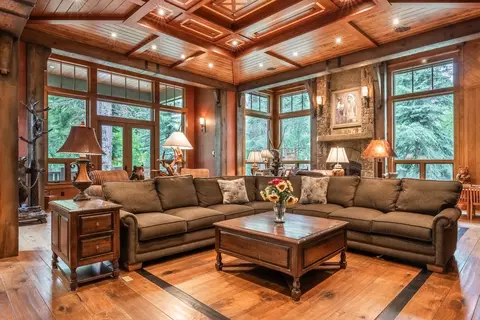 18 Alexander Ln, Mammoth Lakes, CA 93546
