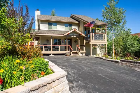 80 Lake Manor Pl, Crowley Lake, CA 93546