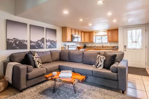 134 Laurel Mountain Apt 22 Rd #22, Mammoth Lakes, CA 93546