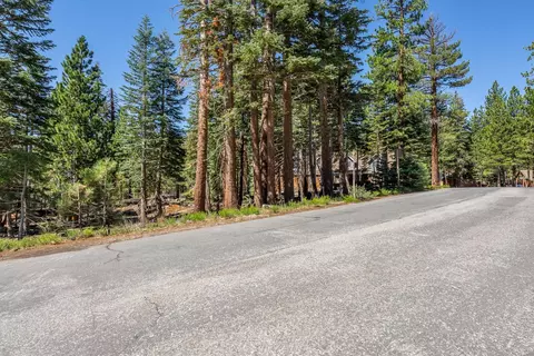 16 St Anton Cir, Mammoth Lakes, CA 93546
