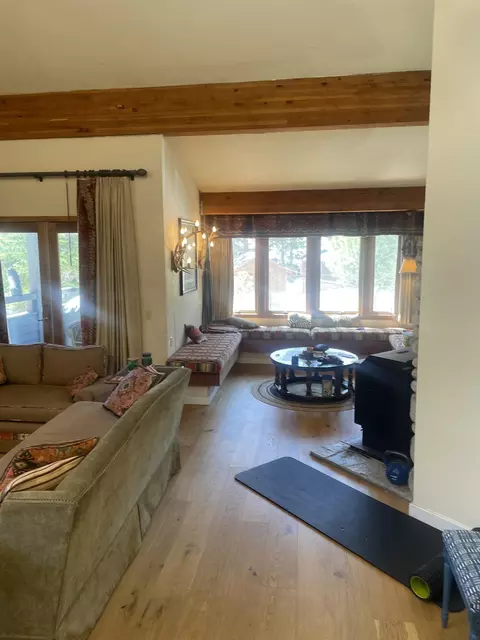 1954 Old Mammoth Rd #6, Mammoth Lakes, CA 93546