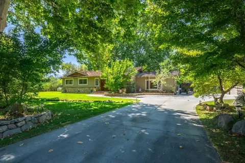325 Mt Tom Rd, Bishop, CA 93514