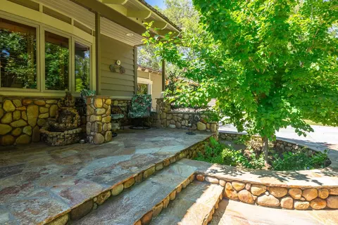 325 Mt Tom Rd, Bishop, CA 93514 photo 2