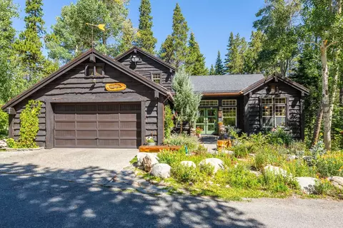106 Connell Rd, Mammoth Lakes, CA 93546