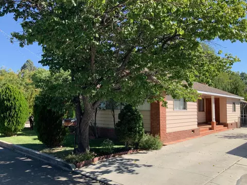 524 Howard St #13, Bishop, CA 93514