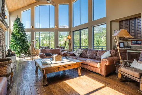 841 Majestic Pines Ct, Mammoth Lakes, CA 93546