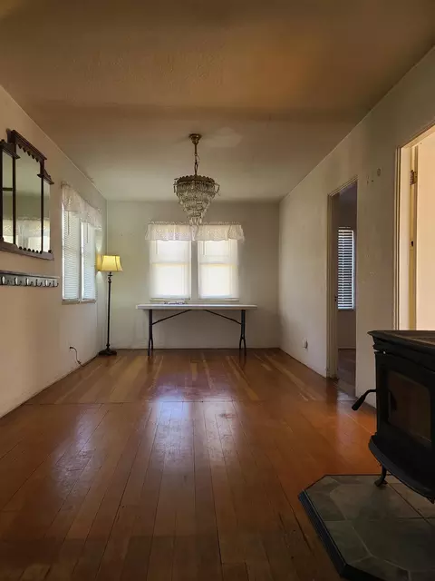 605 E South St, Lone Pine, CA 93545 photo 4