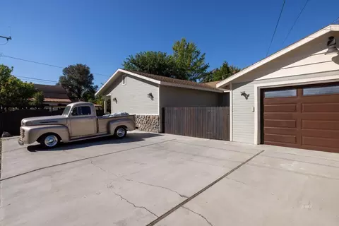 607 W Pine St, Bishop, CA 93514 photo 3