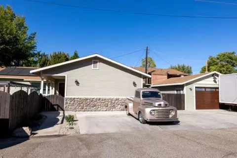 607 W Pine St, Bishop, CA 93514 photo 2